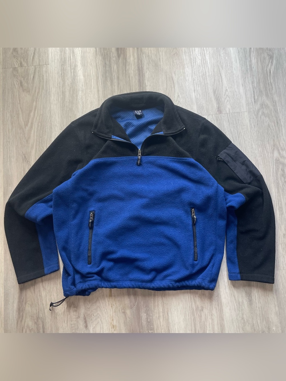 GAP Menโs Royal Blue and Black Quarter-Zip Fleece Pullover
